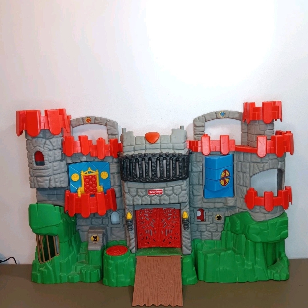 Vintage Fisher-Price Great Adventures Castle 2005
